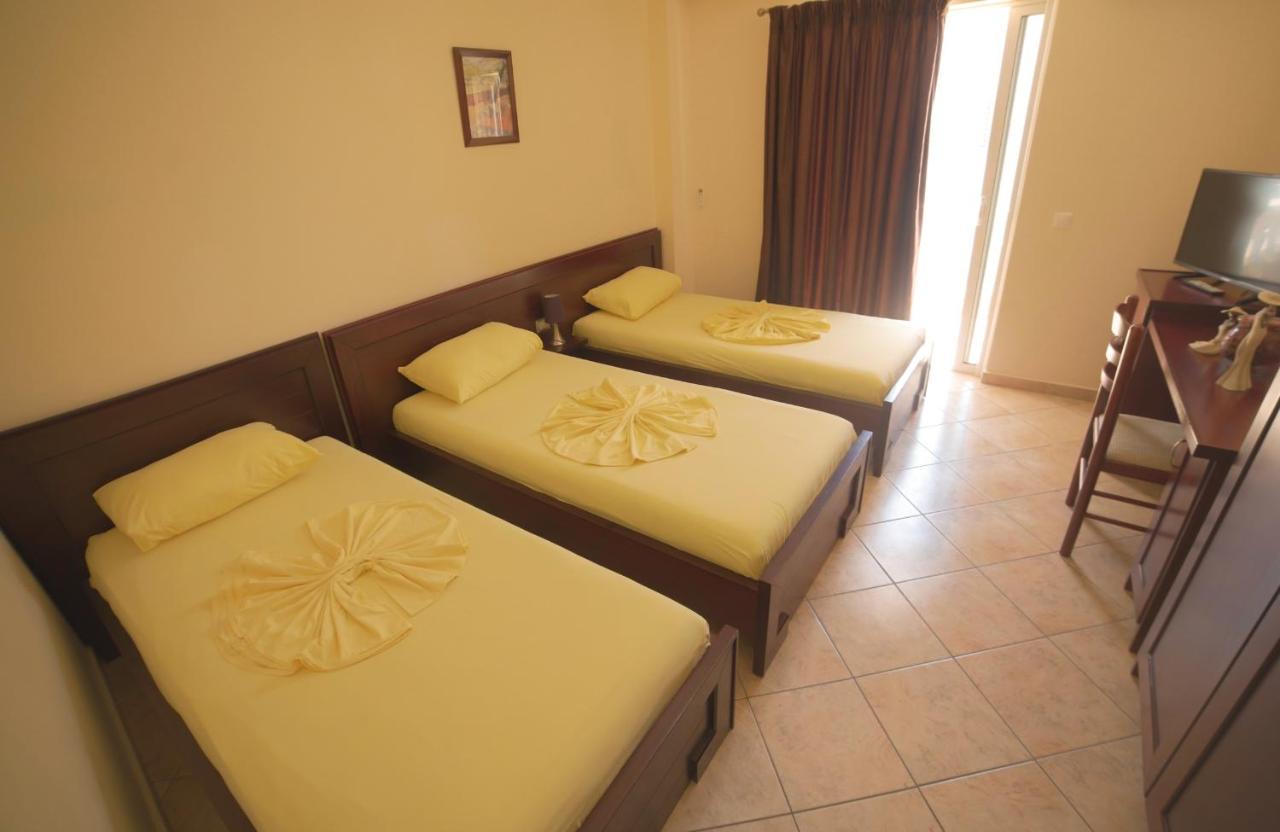 Hotel Serxho Sarande Bagian luar foto