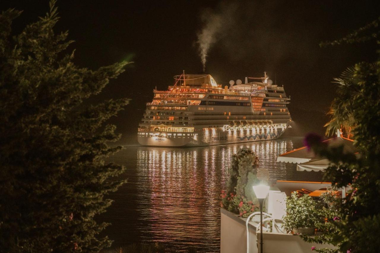 Hotel Serxho Sarande Bagian luar foto