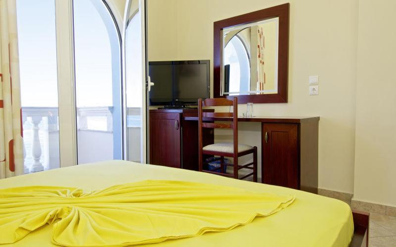 Hotel Serxho Sarande Bagian luar foto