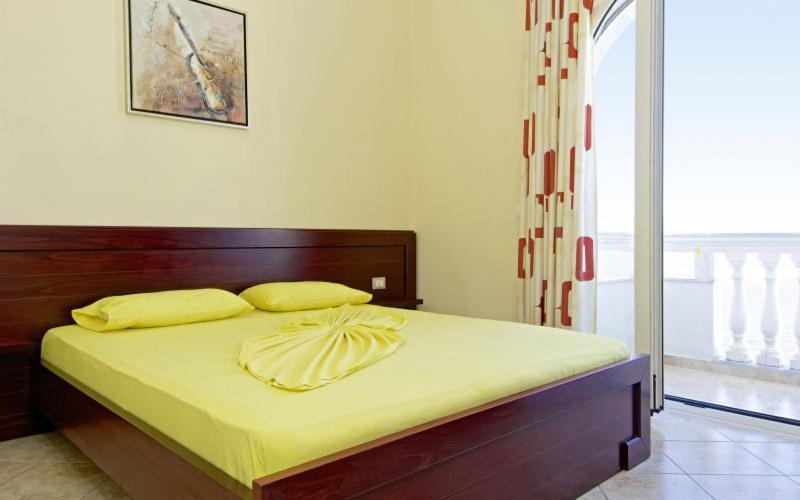 Hotel Serxho Sarande Bagian luar foto