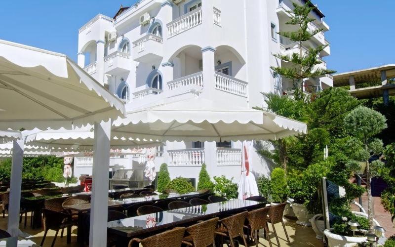 Hotel Serxho Sarande Bagian luar foto