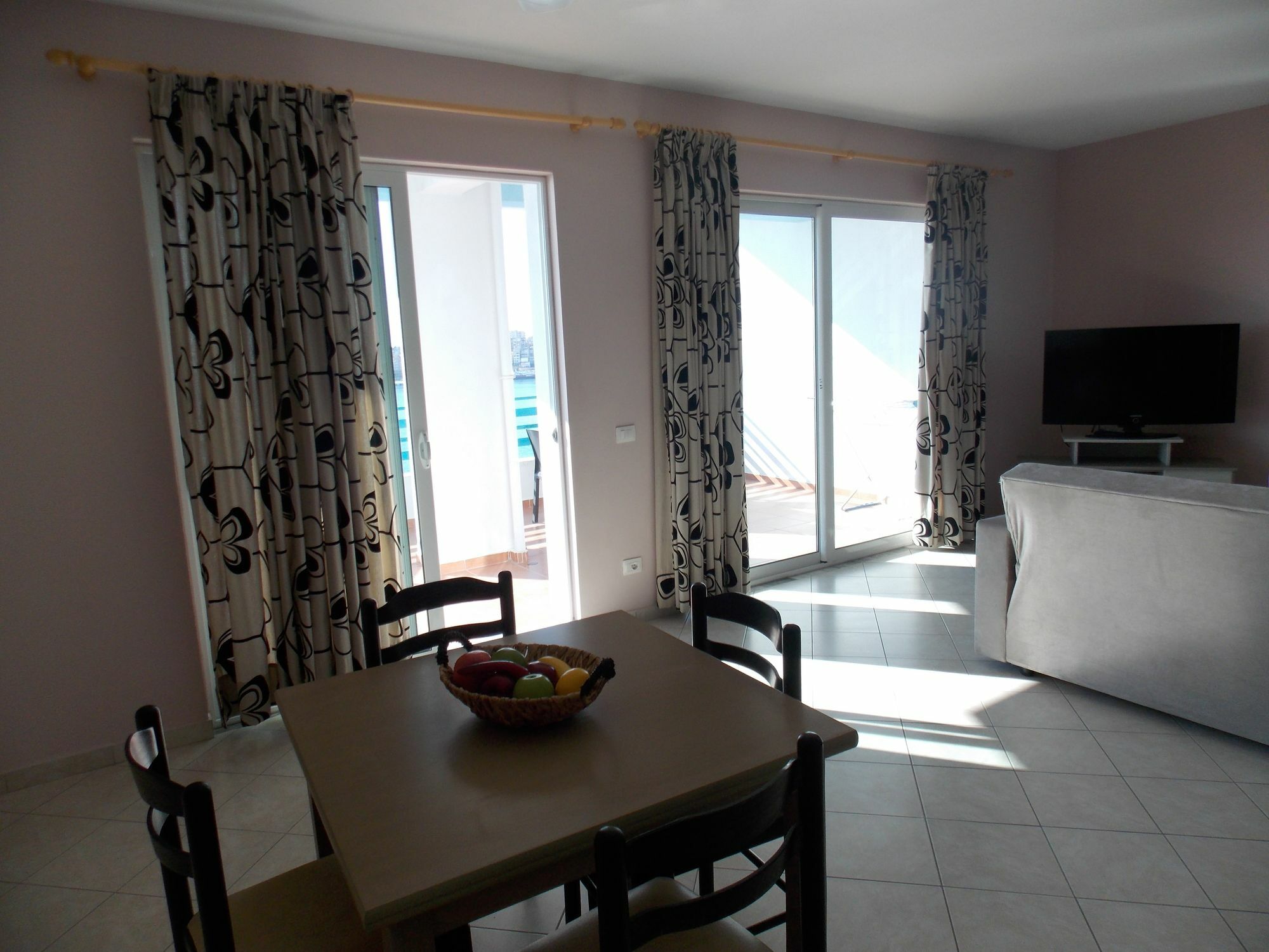 Hotel Serxho Sarande Bagian luar foto