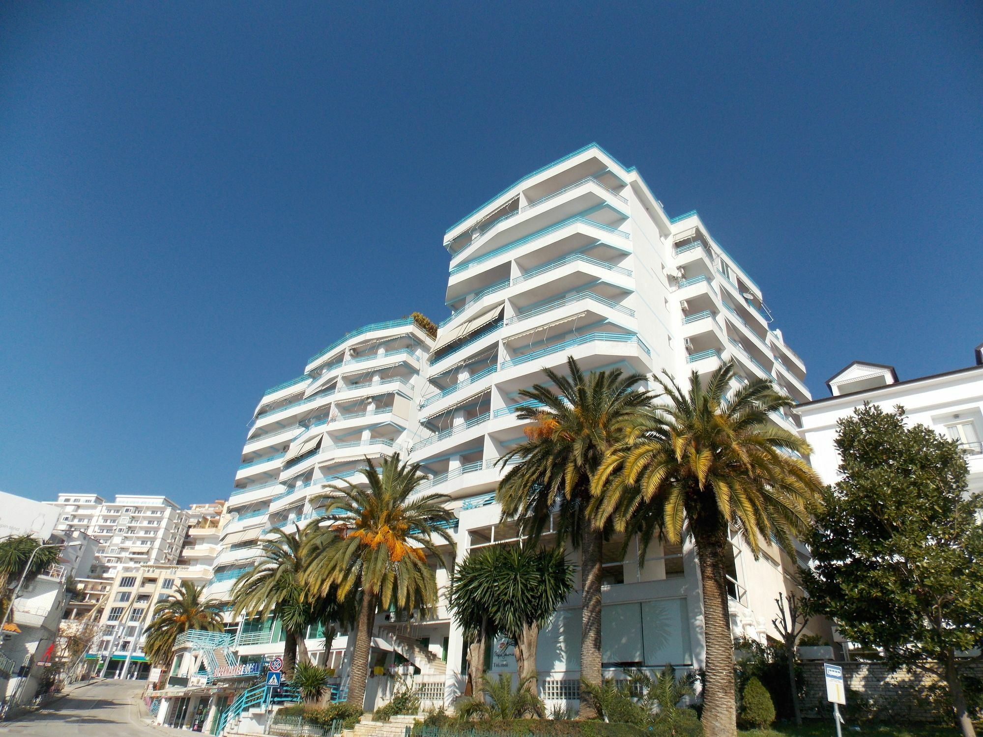 Hotel Serxho Sarande Bagian luar foto